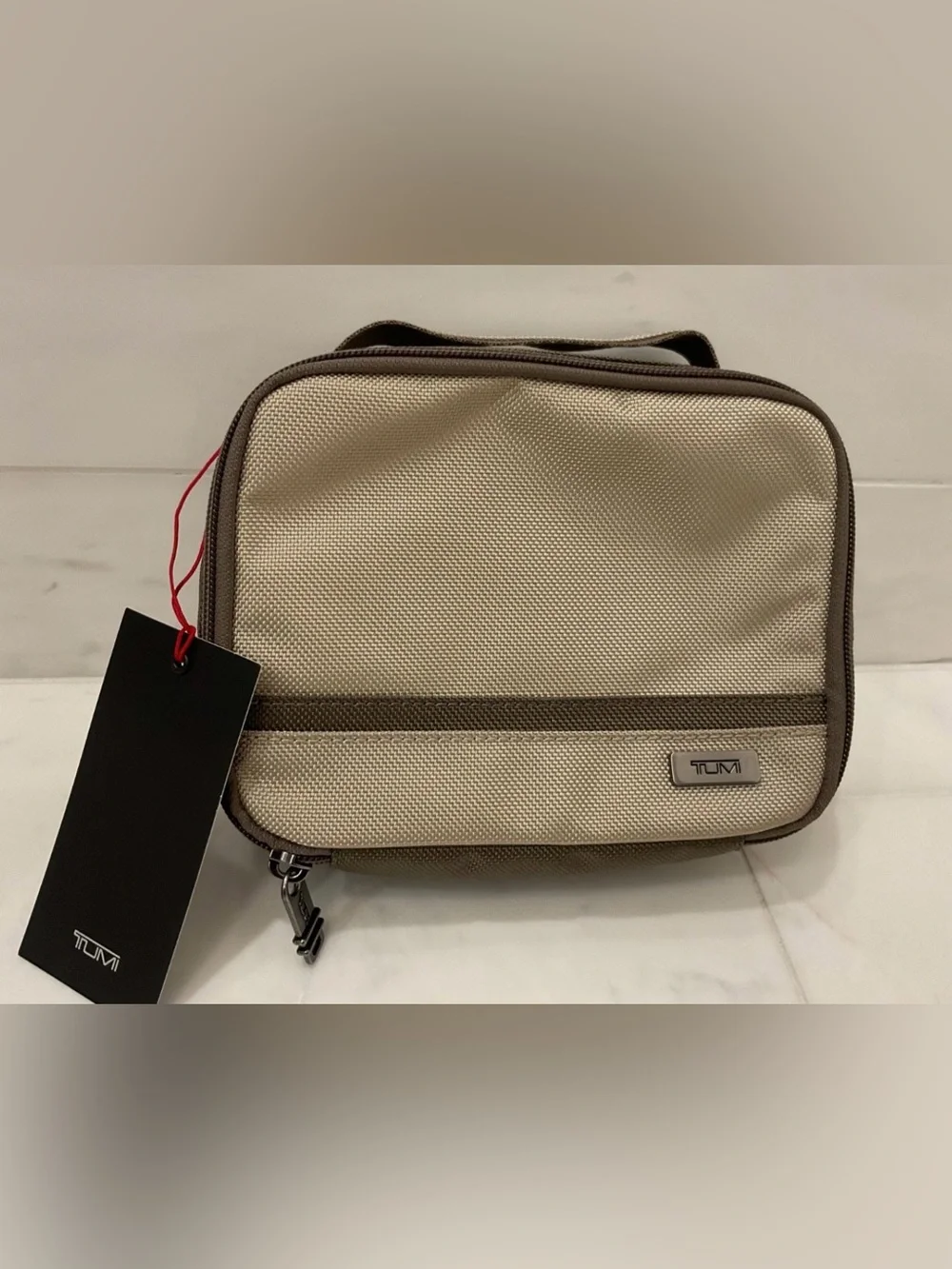 NEW TUMI Zippered CUBE TRAVEL POUCH - Cosmetic Bag - TONAL SAND